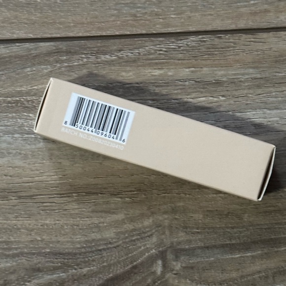 Laurens Strawberry Lip Oil infused with Shea Oil & Vitamin E - Picture 3 of 13